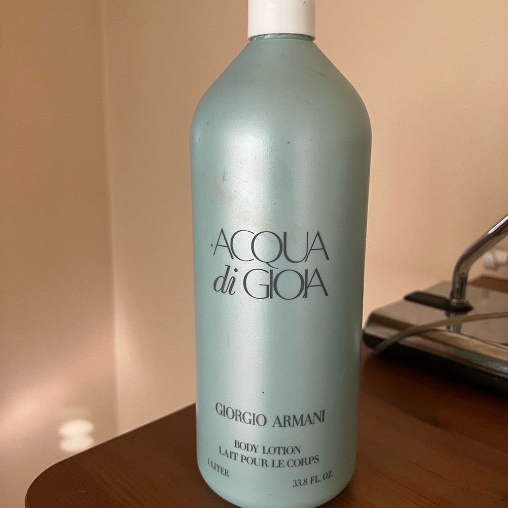 Full.33.8 oz/1ltr New. unused. Rare Acqua Di Gioia perfume body lotion .